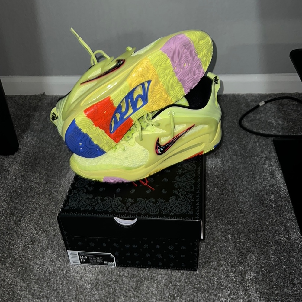 Nike KD 15 11.5 condition 9.5/10 if more pictures need to be added lmk